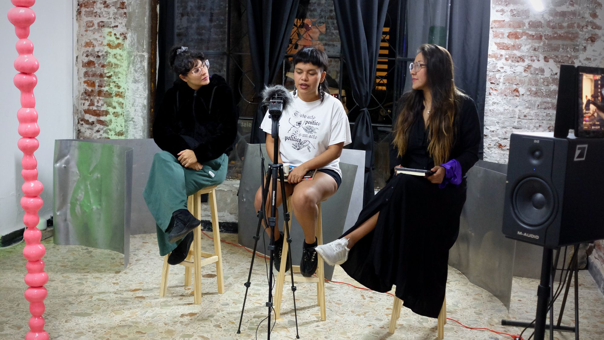 Meditación, poesía y feminismo, primer aniversario de Stay Curious Club